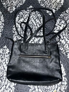 Elegant Black Shoulder Tote Bag with Front Zip Pocket